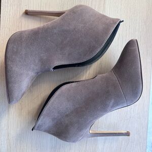 Elegant Gray Women's Ankle Boots